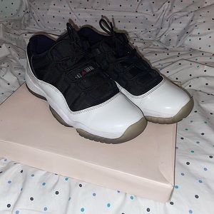 Jordan 11 Low “Tuxedo”